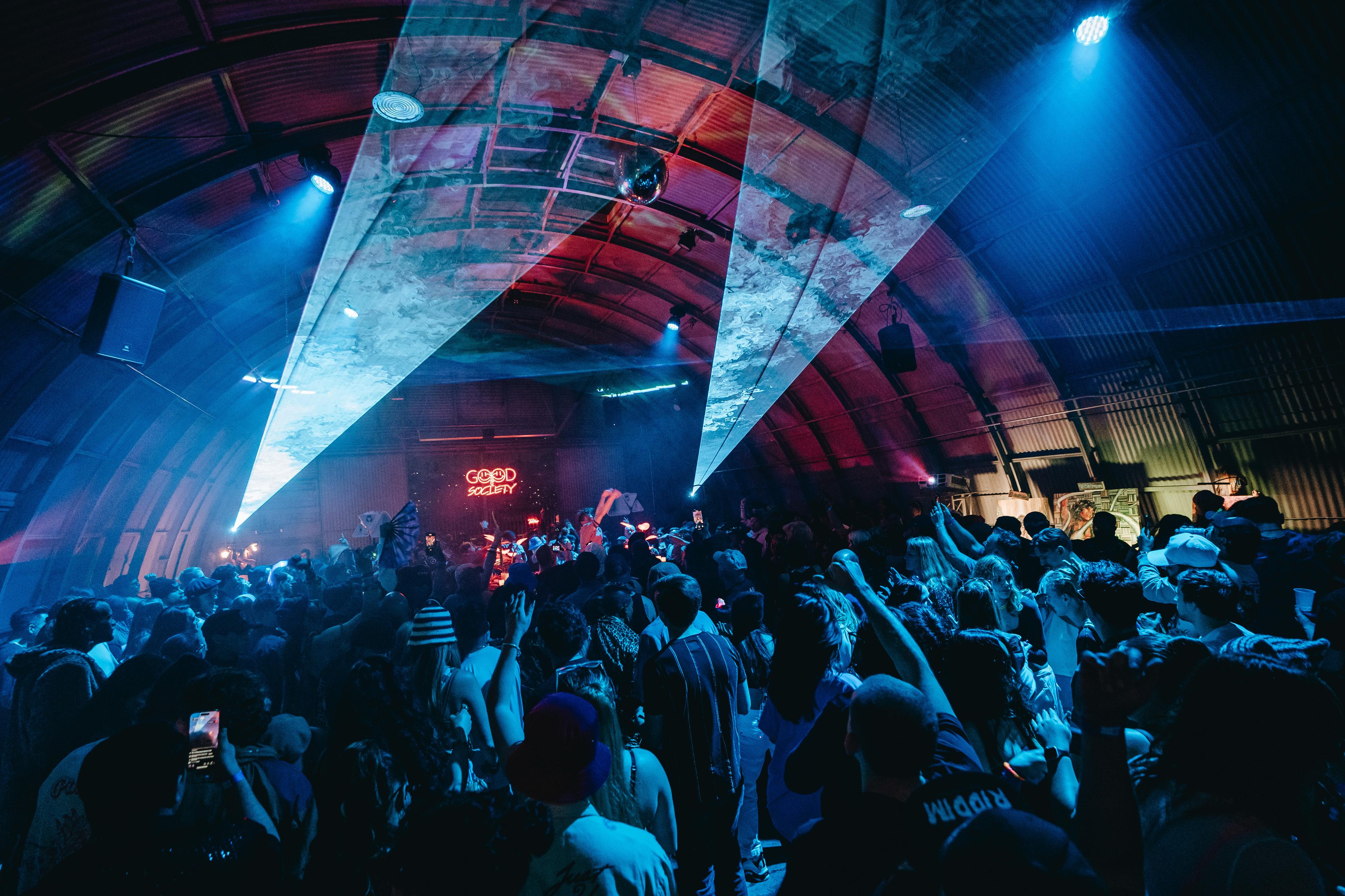 BASS HANGAR 003: Airplane Hangar 360° Experience w/ A Hundred Drums ...