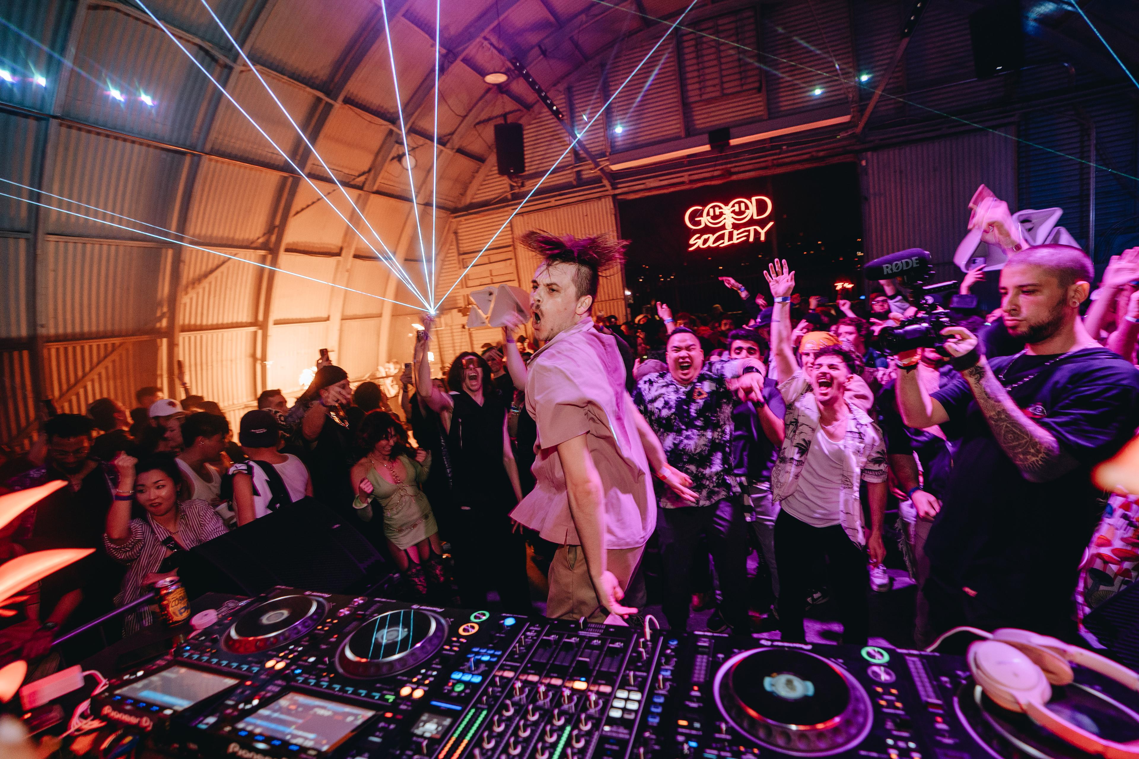 BASS HANGAR 003: Airplane Hangar 360° Experience w/ A Hundred Drums ...