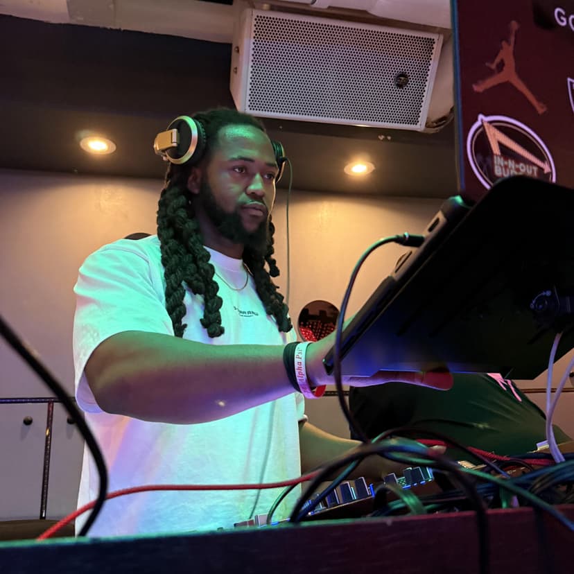 First Round Fridays: Spooky Vibes Only! | Diamond Events | Fri, Oct 30 ...